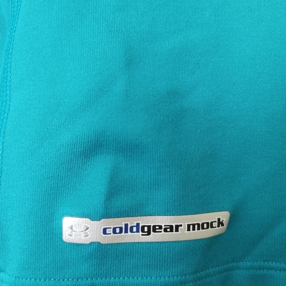 Pair of Under Armour running shirts - Picture 3 of 8